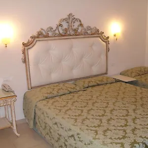 Konukevi Residenza Due Torri Check In Presso Vicolo Cattani 7, Bolonya